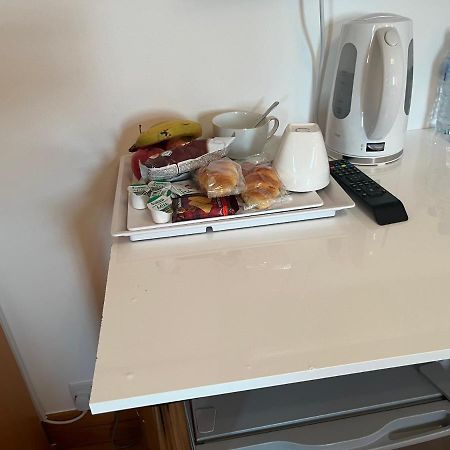 Tj Homes - Double Room With Single Bed - 3 Min To Tube Station - London Ruislip Luaran gambar